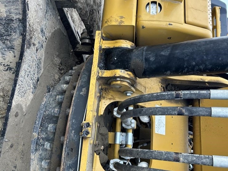 2023-caterpillar-336-image-19