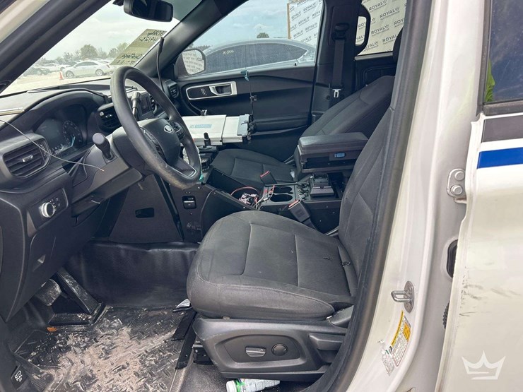 2022-ford-explorer-image-12