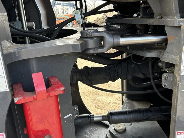 2019-case-721g-image-34