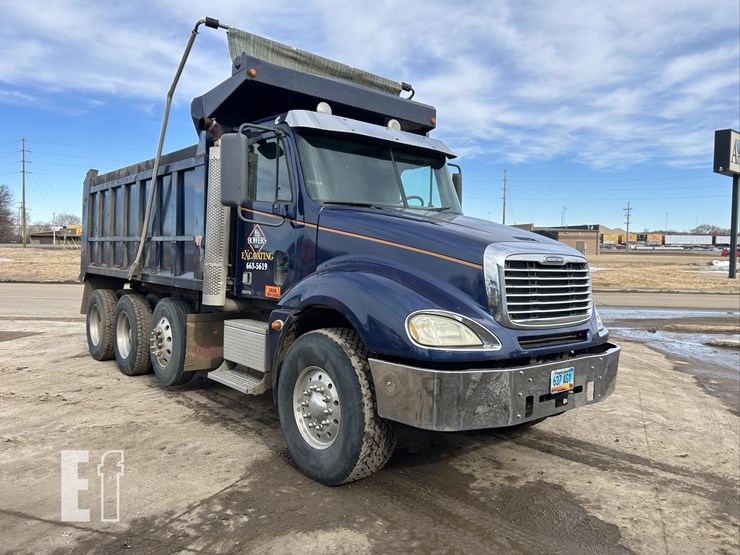 2007-freightliner-columbia-120-image-3