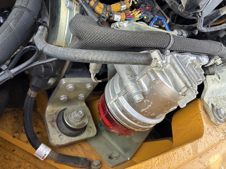 2021-deere-204l-image-53