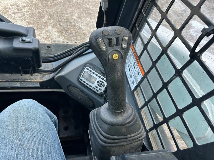 2022-bobcat-t870-image-30