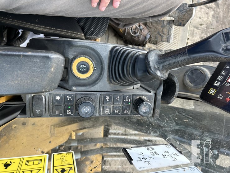 2023-caterpillar-336-image-62