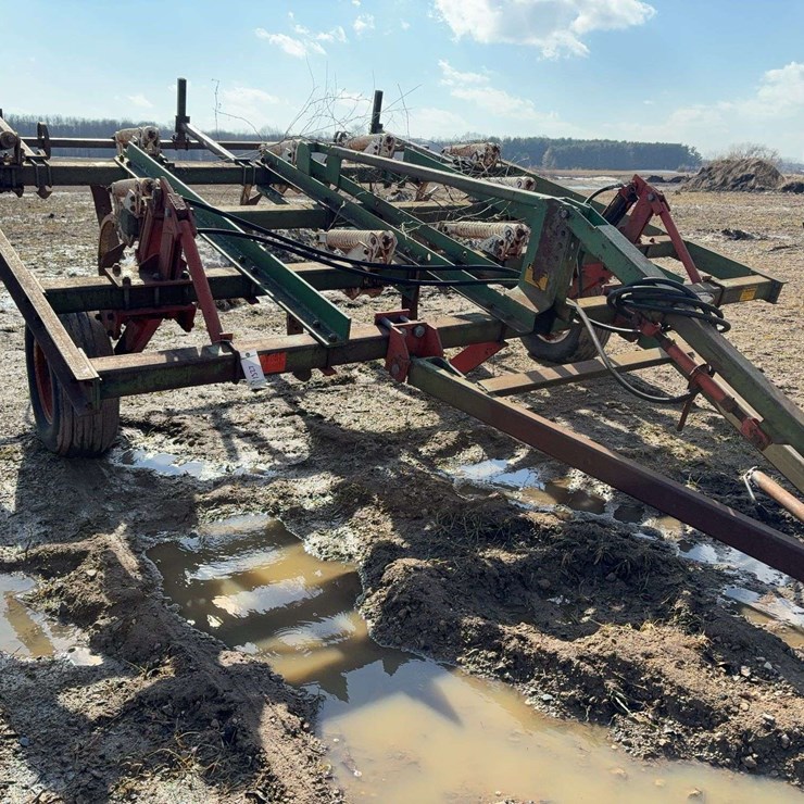 Glencoe chisel plow 9 shank