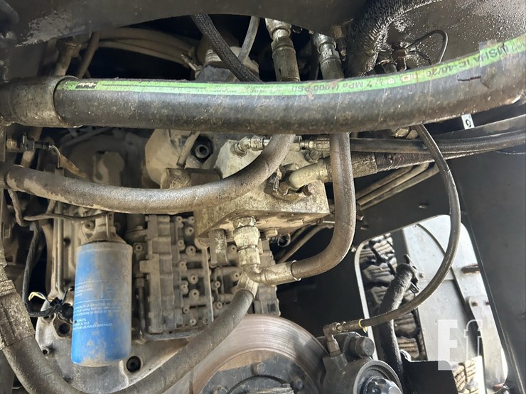 2019-case-721g-image-31