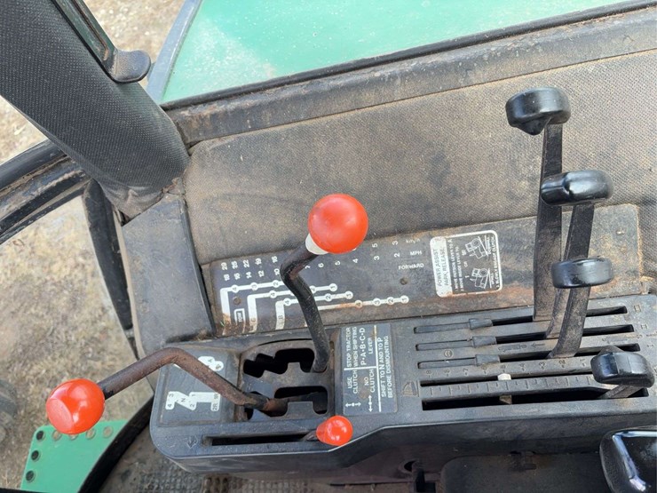 john-deere-4240-image-12