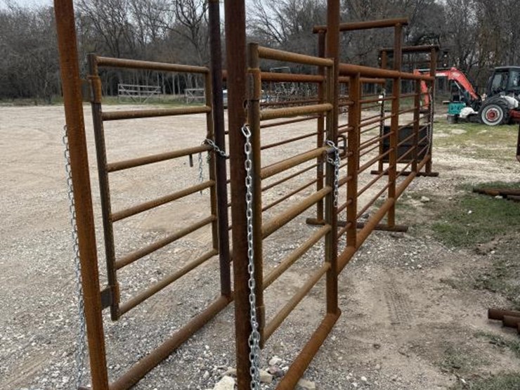 #72-•-cattle-pipe-alley-way-24'-w/-slide-gate-image-5