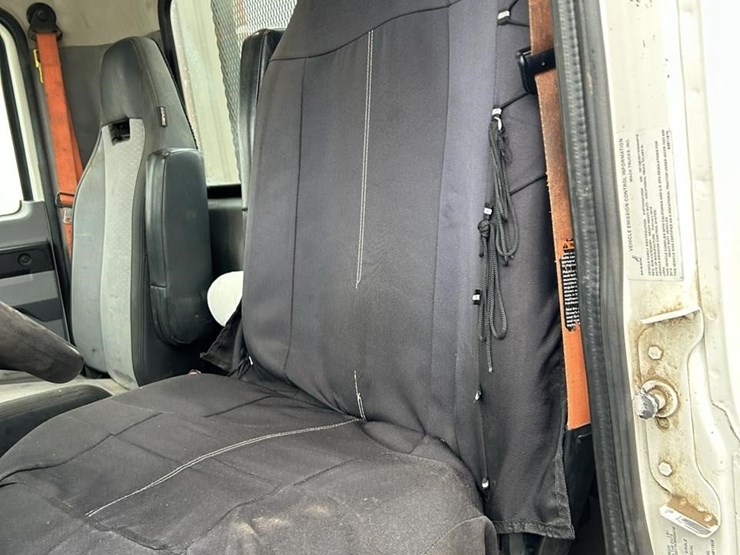 2019-mack-granite-64ft-image-31