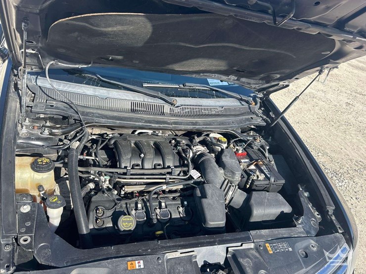 2018-lincoln-mkt-image-9