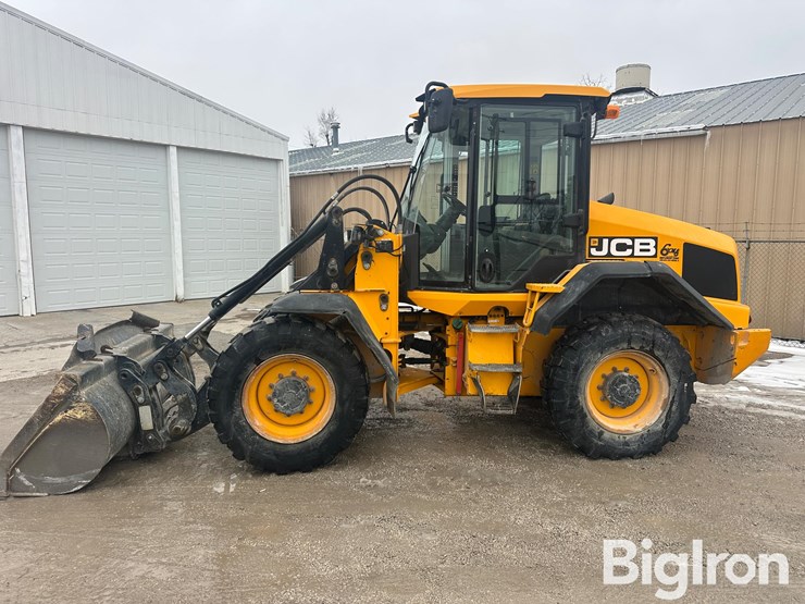 2020-jcb-411-image-8