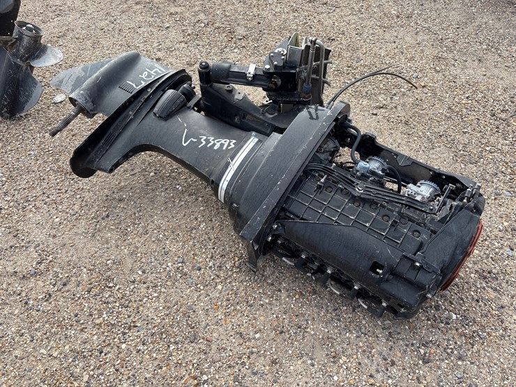 #1427-•-mercury-inline-3-boat-motor-image-1