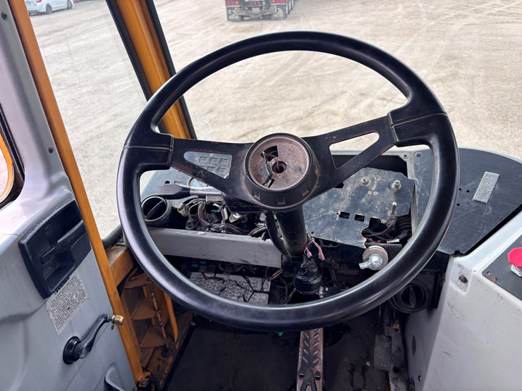 #233-•-2011-ottawa-spotter-truck-|-bill-of-sale-only-image-9