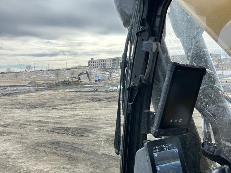 2023-caterpillar-336-image-61