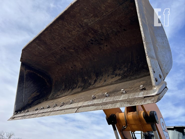 2019-case-721g-image-51