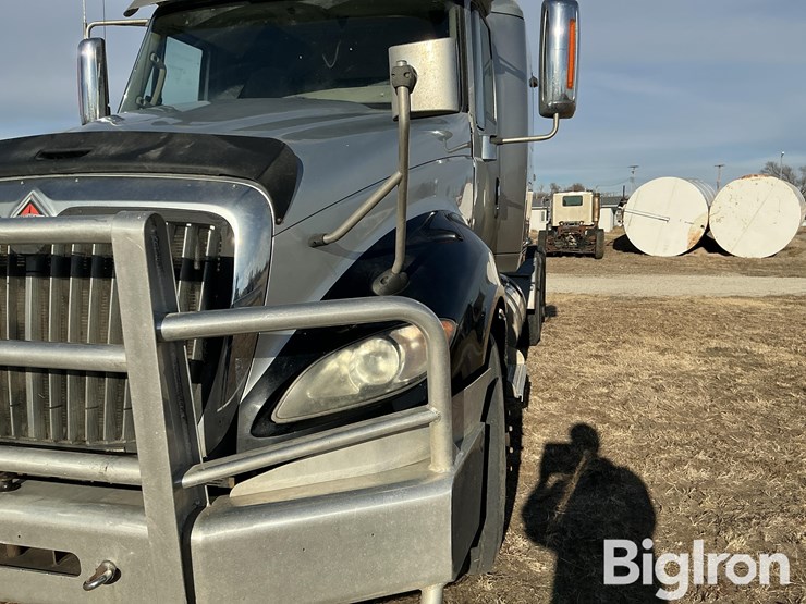 2017-international-prostar-image-16