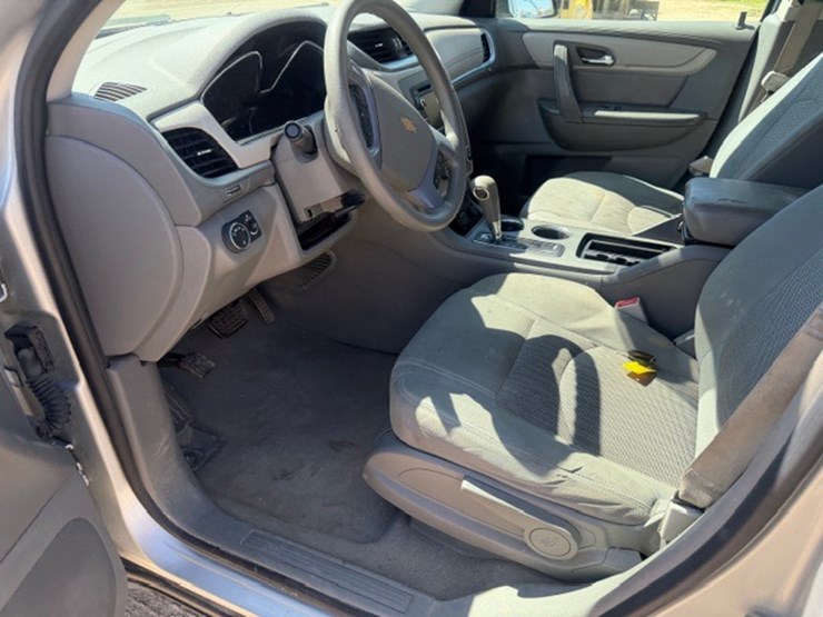 2016-chevrolet-traverse-image-35