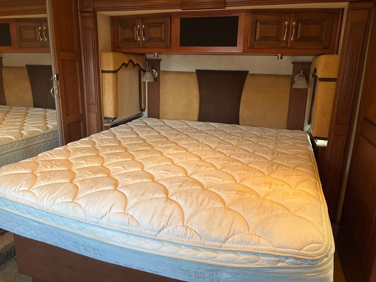 #1339-•-2011-fleetwood-36j-discovery-rv-/-motorhome-image-24