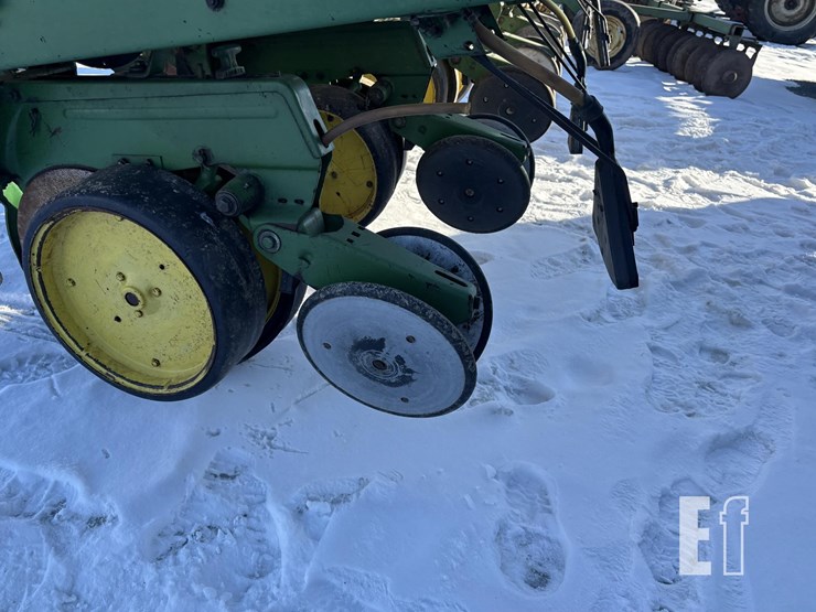 john-deere-7000-image-11