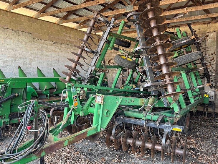 john-deere-726-image-1