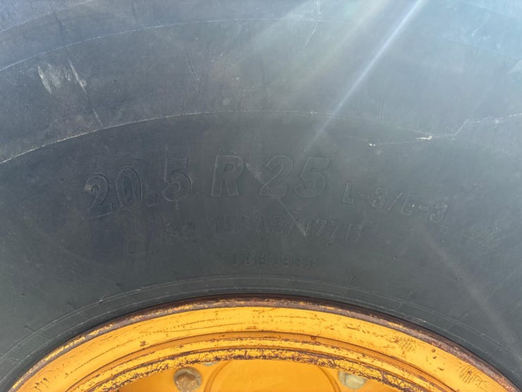 2011-deere-544k-image-41