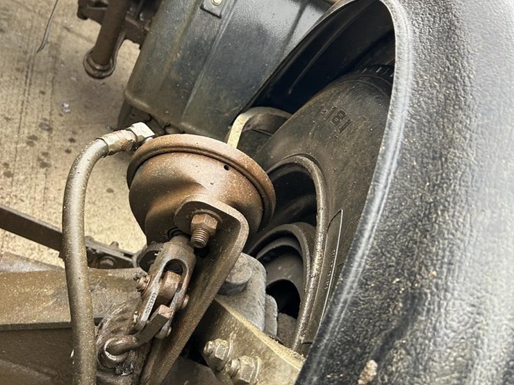 2017-mack-granite-gu713-image-14