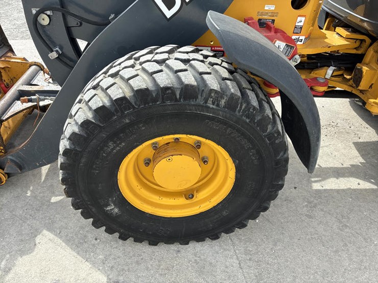 2021-deere-204l-image-39