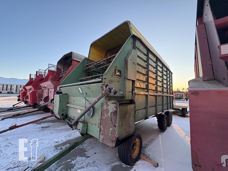 john-deere-716-image-1