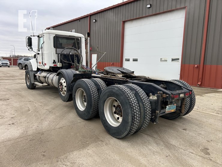 2019-mack-granite-64ft-image-5