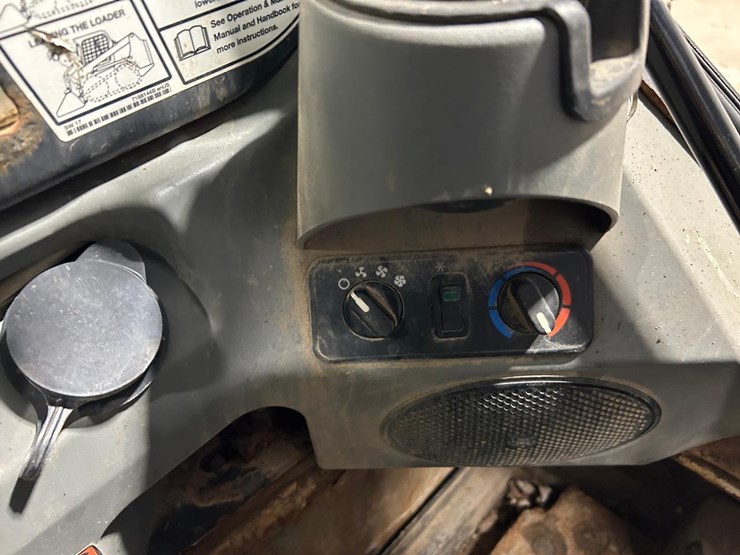 2018-bobcat-t450-image-22