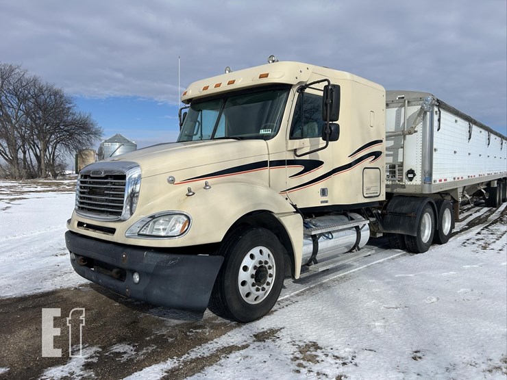 2006-freightliner-columbia-120-image-1