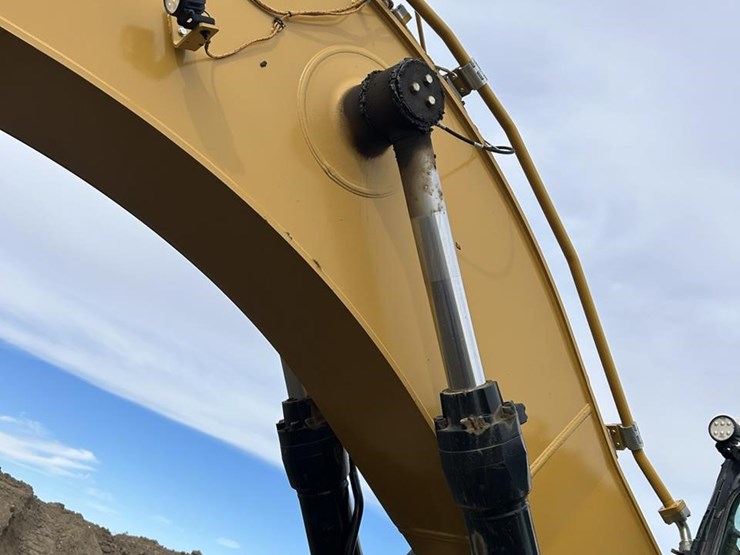 2023-caterpillar-336-image-68