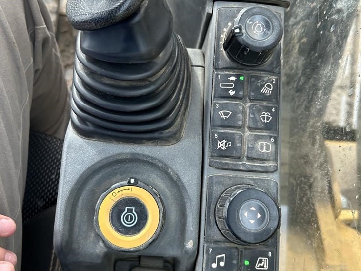 2023-caterpillar-336-image-65