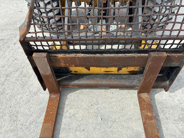 2021-deere-204l-image-15