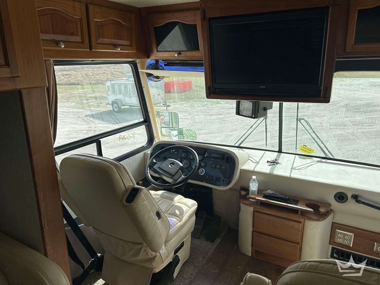2001-freightliner-allegro-bus-class-a-motorhome-image-18