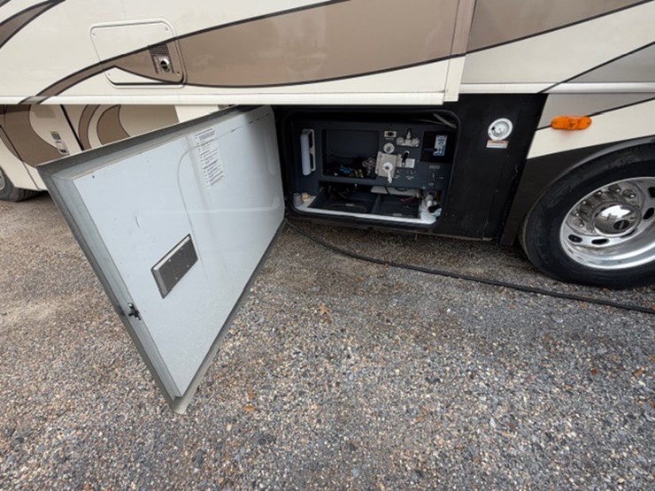 #1339-•-2011-fleetwood-36j-discovery-rv-/-motorhome-image-43