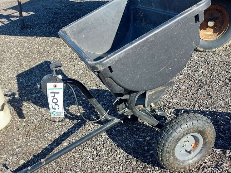 towable-broadcast-spreader-image-1