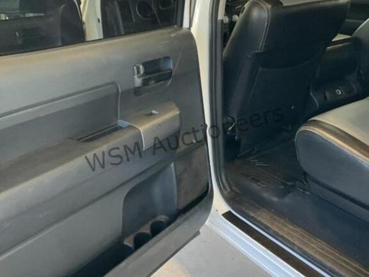 2011-toyota-tundra-image-26