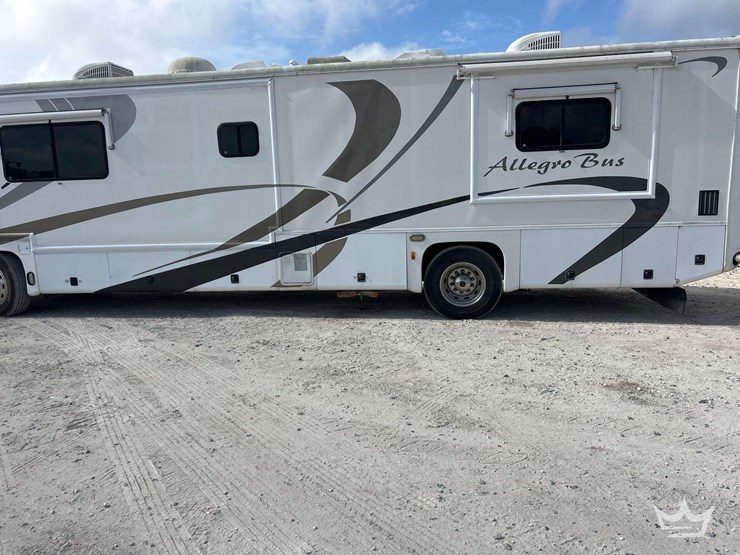 2001-freightliner-allegro-bus-class-a-motorhome-image-44