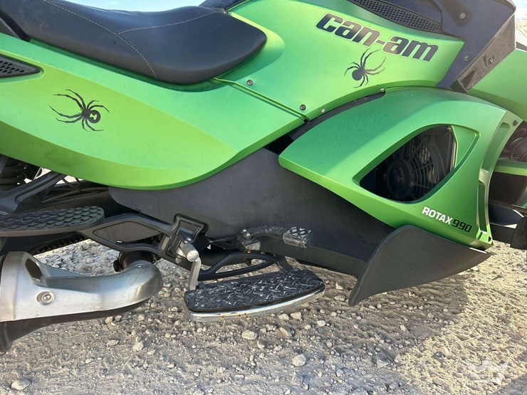 2012-can-am-spyder-motorcycle-image-7