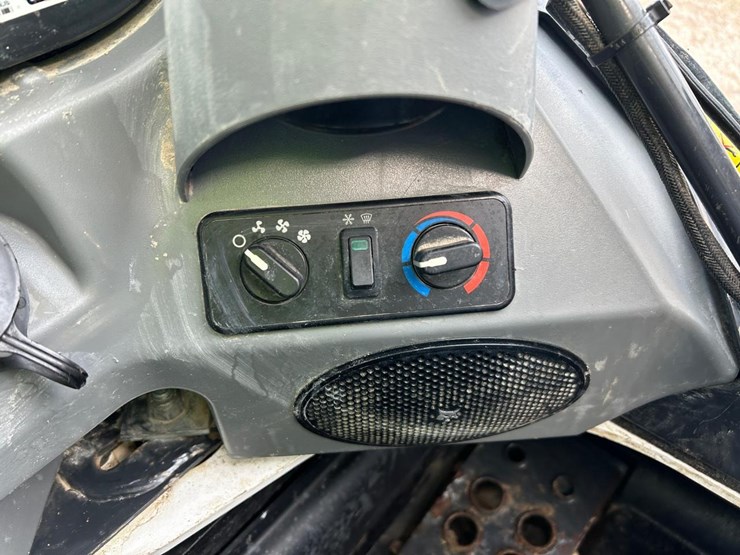 2022-bobcat-t870-image-21