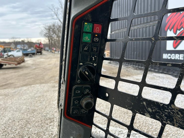 2021-bobcat-t66-image-22