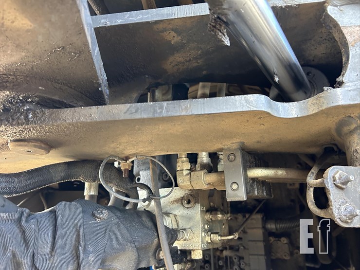 2019-case-721g-image-44