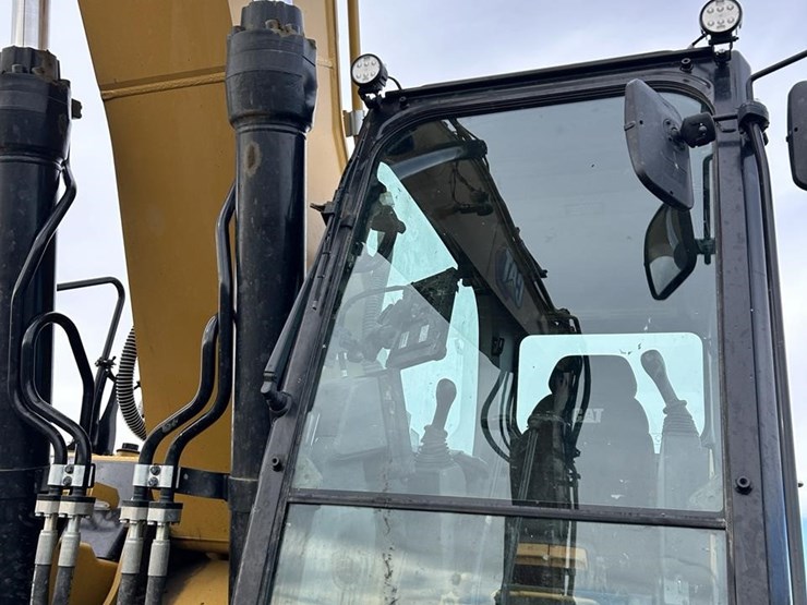 2023-caterpillar-336-image-18