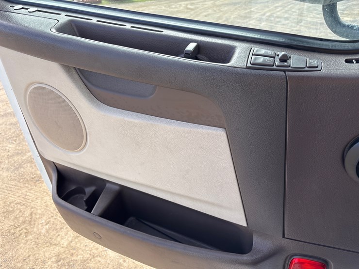 #228-•-2017-freightliner-image-15