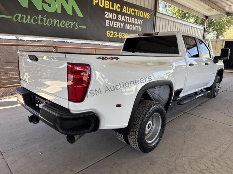 2022-chevrolet-silverado-3500hd-image-8