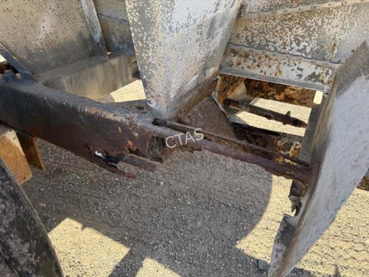 #53-•-tyler-moonwalk-260-pull-behind-dry-fertilizer-image-10