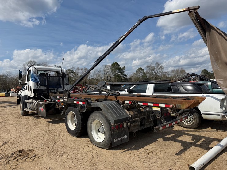 2023-freightliner-114sd-image-8