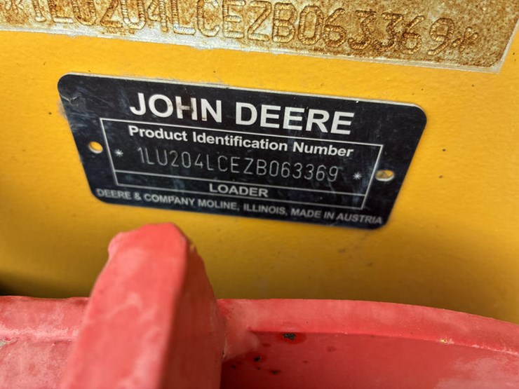 2021-deere-204l-image-2