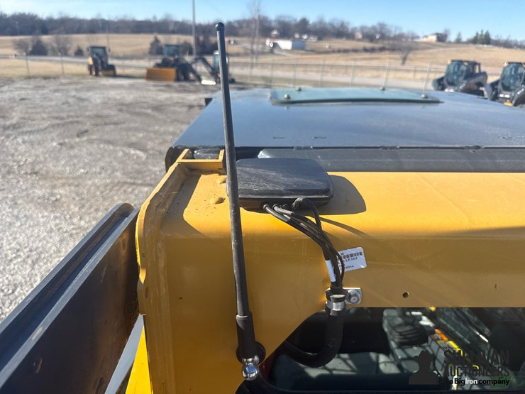 2022-deere-333g-image-10