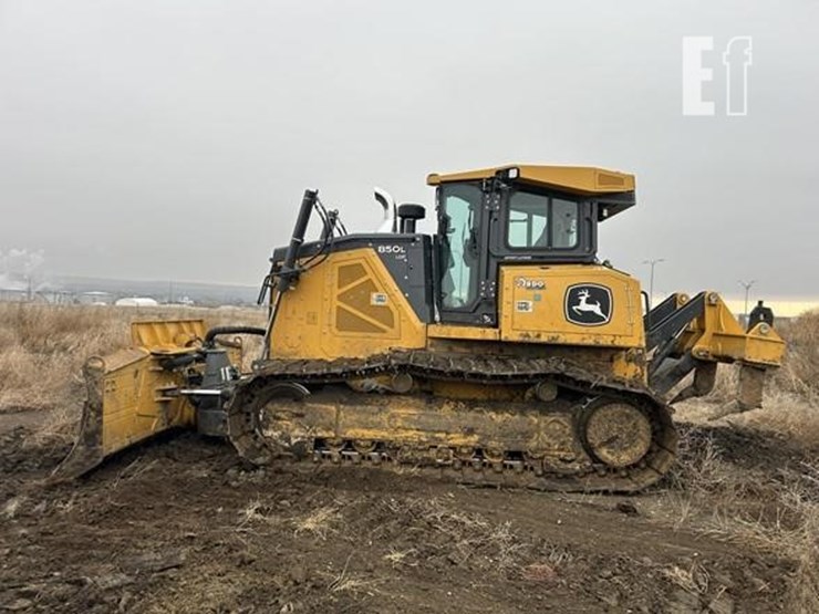 2024-deere-850l-lgp-image-1